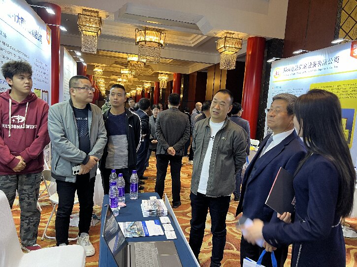 辛集市乾森環(huán)保科技有限公司10月23-25日參加中國(guó)廢鋼鐵應(yīng)用協(xié)會(huì)成立三十周年大會(huì)，26-27日參加中國(guó)再生資源產(chǎn)業(yè)技術(shù)創(chuàng)新戰(zhàn)略聯(lián)盟15周年大會(huì)